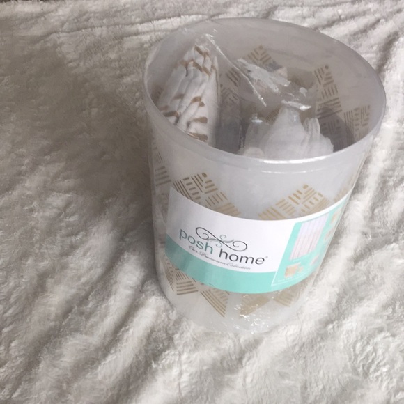 Posh Home 19 piece bathroom set Gold Aztec - Picture 2 of 4